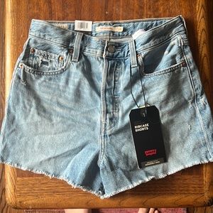 Levi’s high waist shorts light jean size 28
